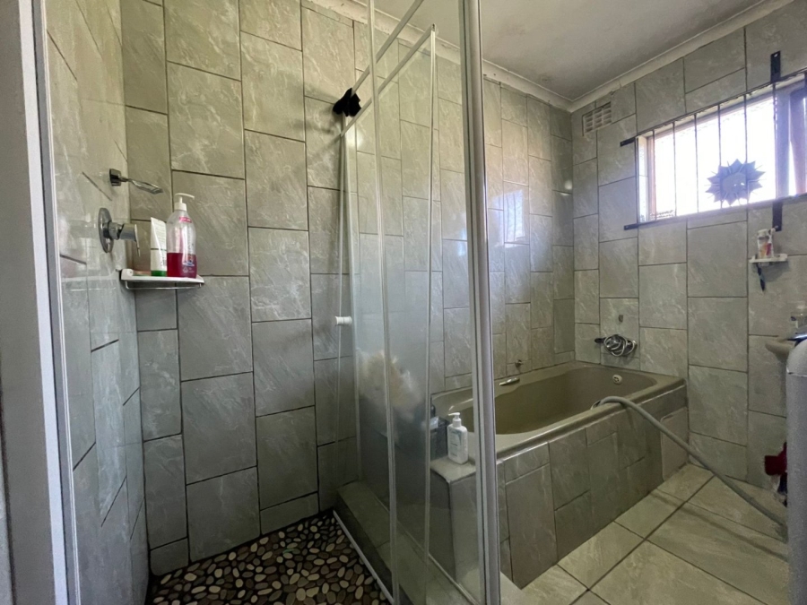 7 Bedroom Property for Sale in Haven Hills Eastern Cape